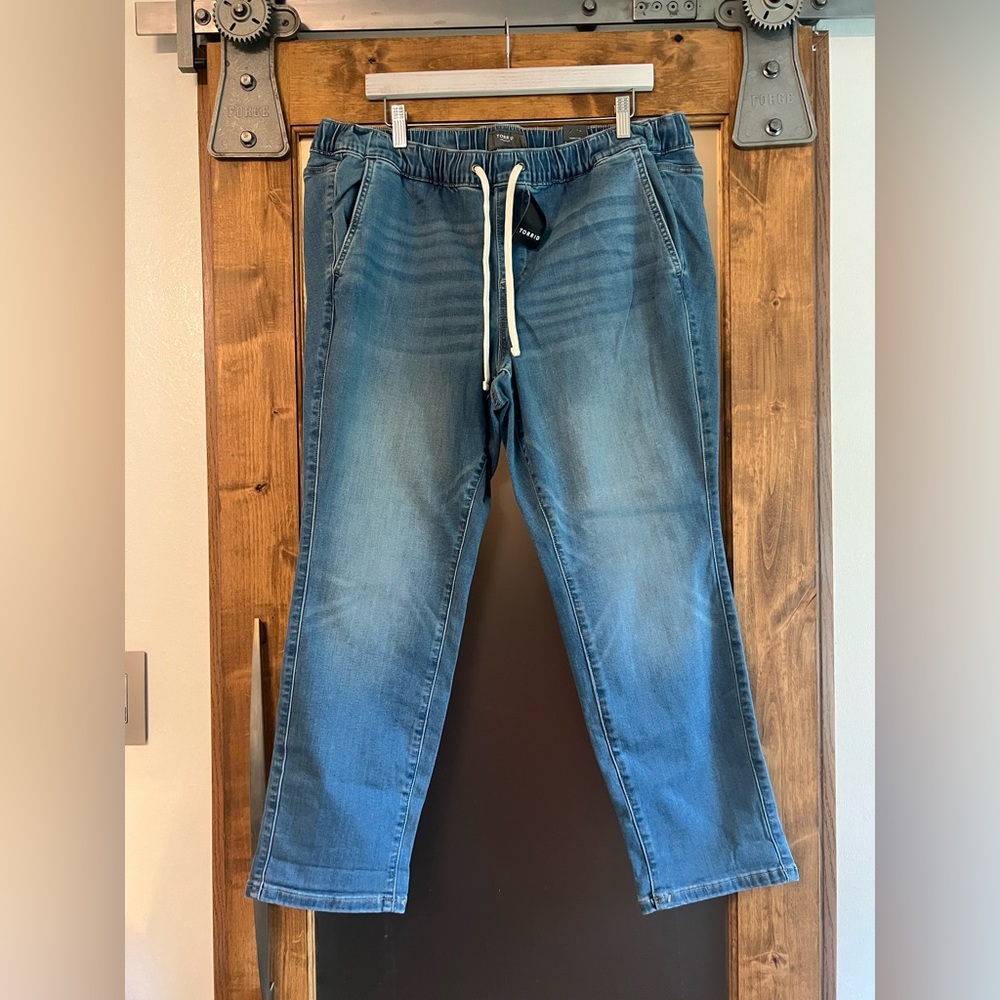 NWT TORRID SIZE 2(18-20) CROP PULL-ON BOYFRIEND JEAN, SUPER SOFT, MID-RISE